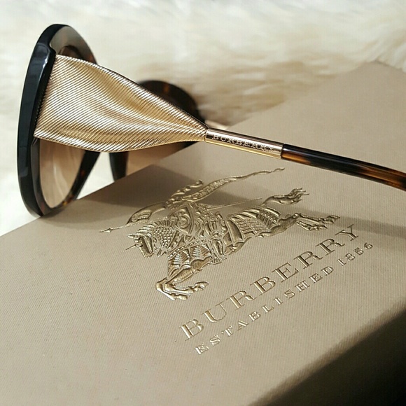 Burberry Accessories - ⤵⤵New Burberry Garbadine Havana Sunglasses